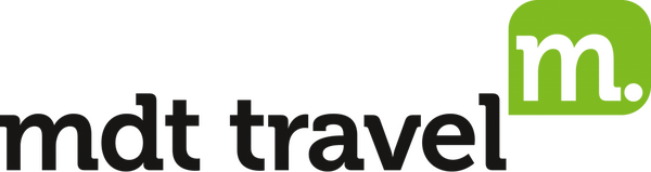 Logo von mdt travel mit dunkelgrauem Schriftzug und grünem Quadrat mit schwarzem „m“